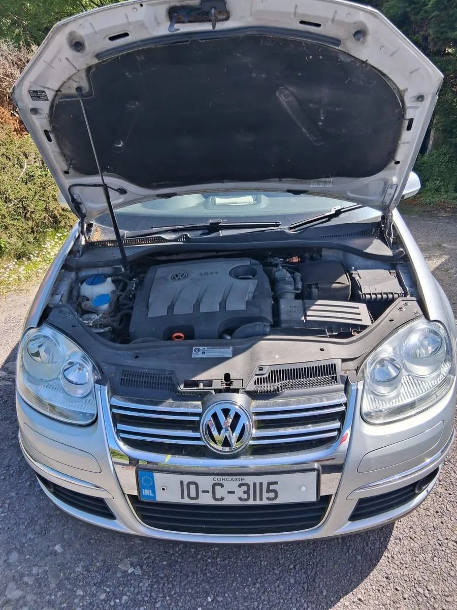 Volkswagen Jetta 2010 - Image 4
