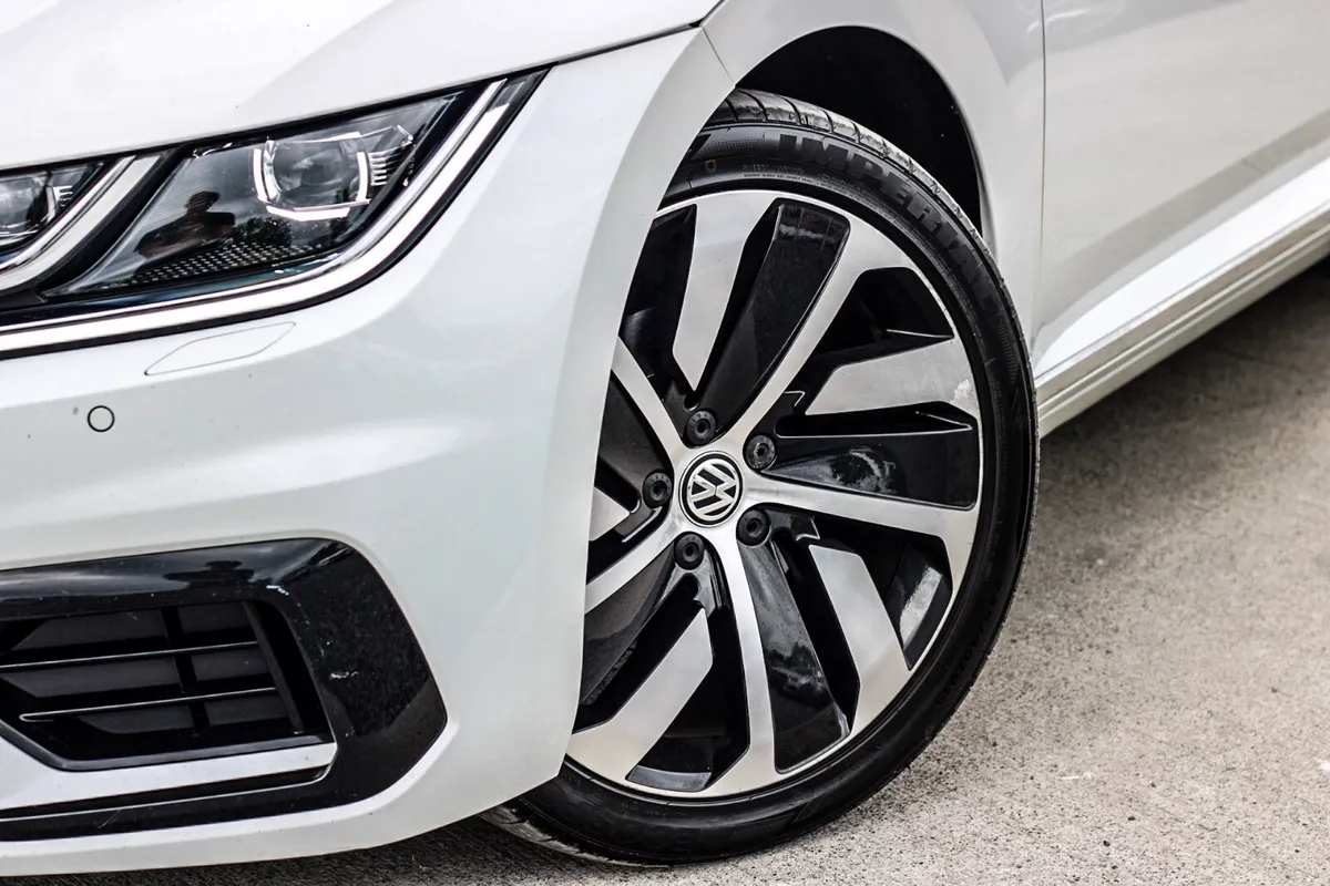 2019 VOLKSWAGEN ARTEON R-LINE - Image 2