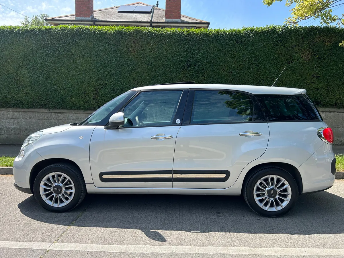2015 FIAT 500 L AUTOMATIC 7 SEATS PANORAMIC SUNROO - Image 4