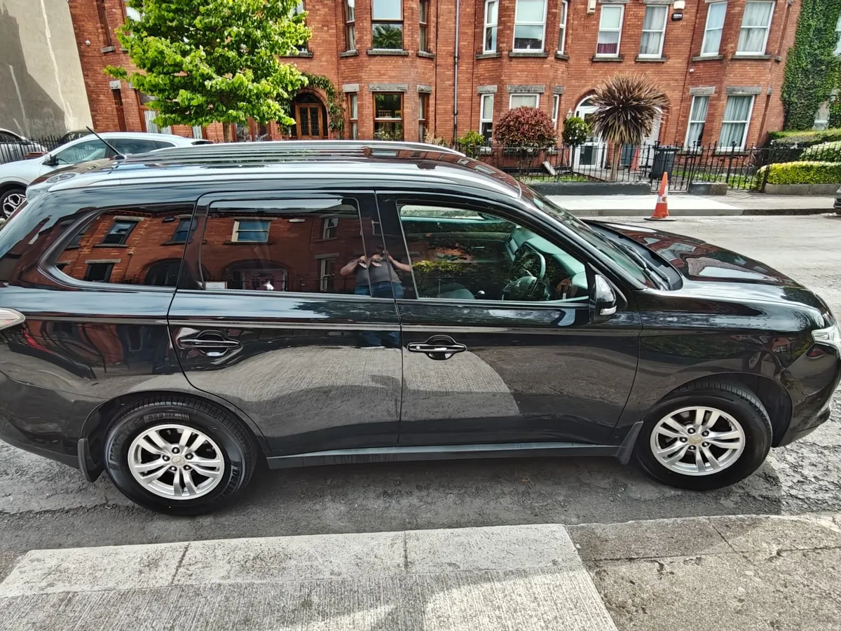 Mitsubishi Outlander 2015 Diesel - Image 1