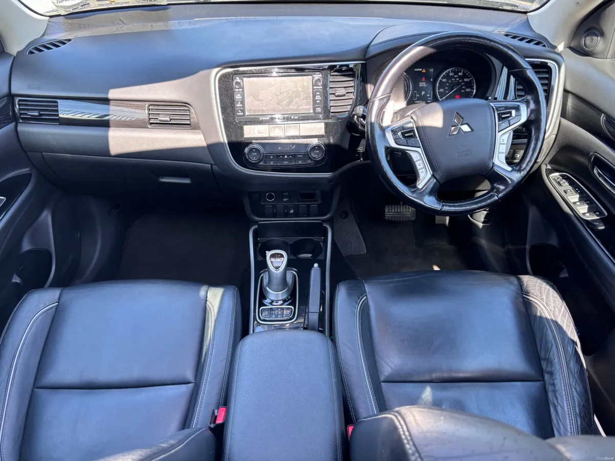 MITSUBISHI OUTLANDER 2.0  PHEV 200BHP // HIGH SPEC - Image 2