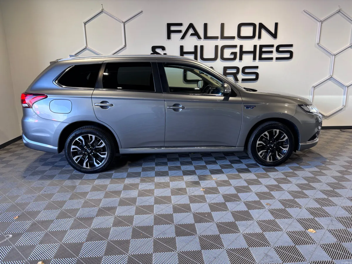 MITSUBISHI OUTLANDER 2.0  PHEV 200BHP // HIGH SPEC - Image 4