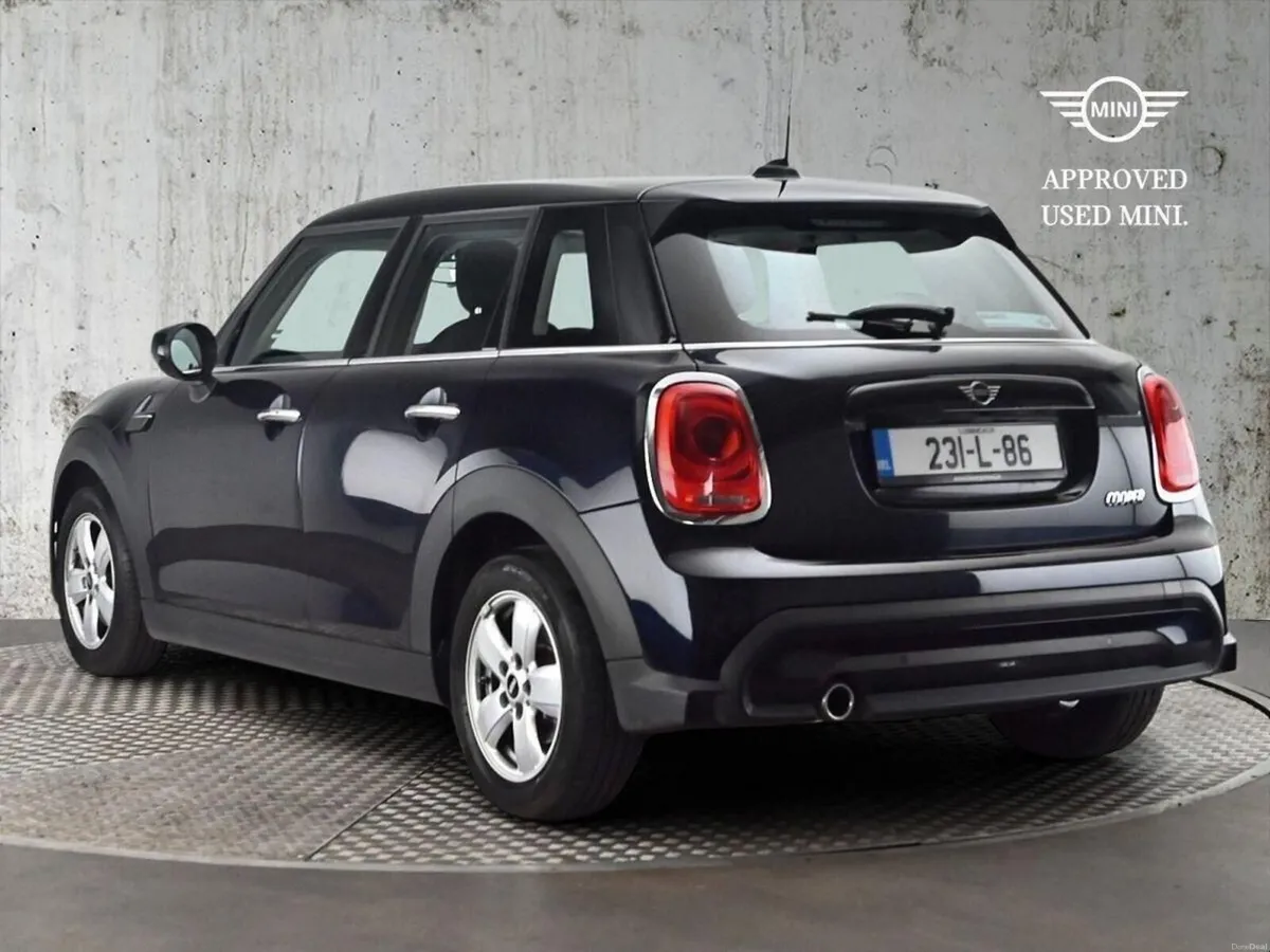 Mini Cooper 5-Door Cooper Classic - Image 2