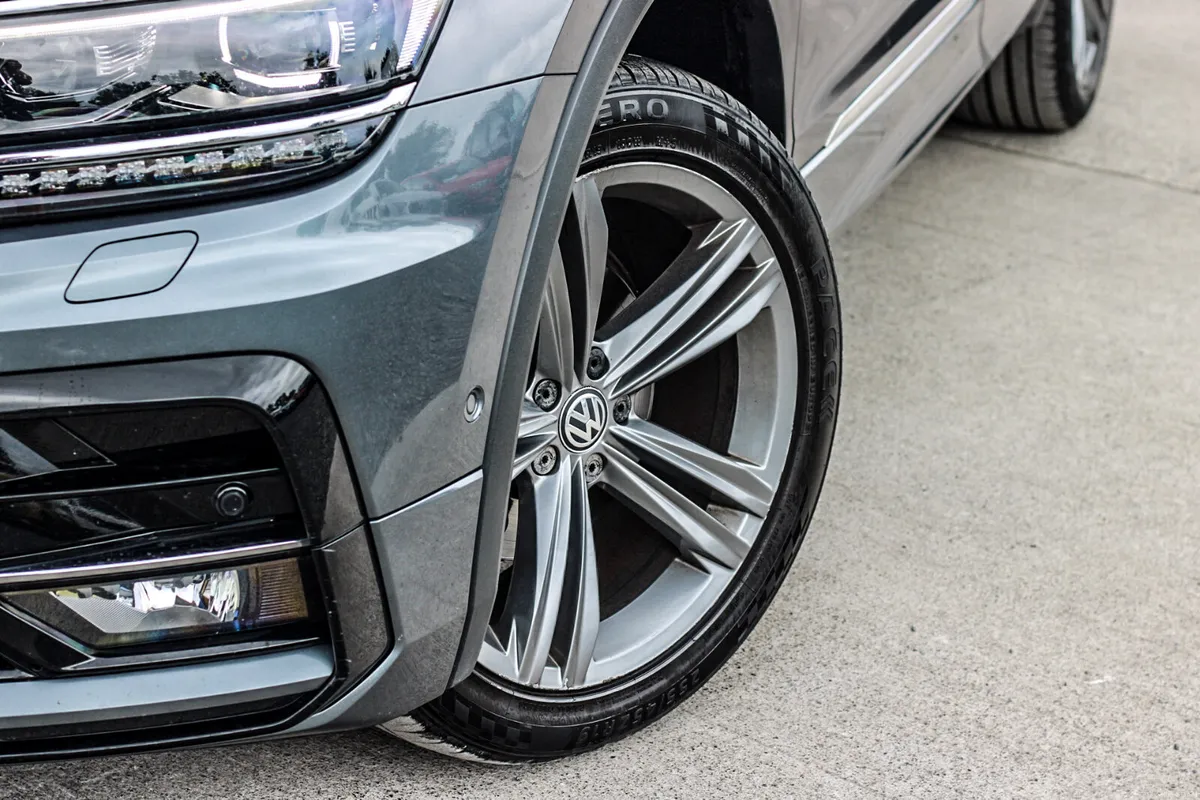VOLKSWAGEN TIGUAN R LINE ALLSPACE AUTO - Image 2