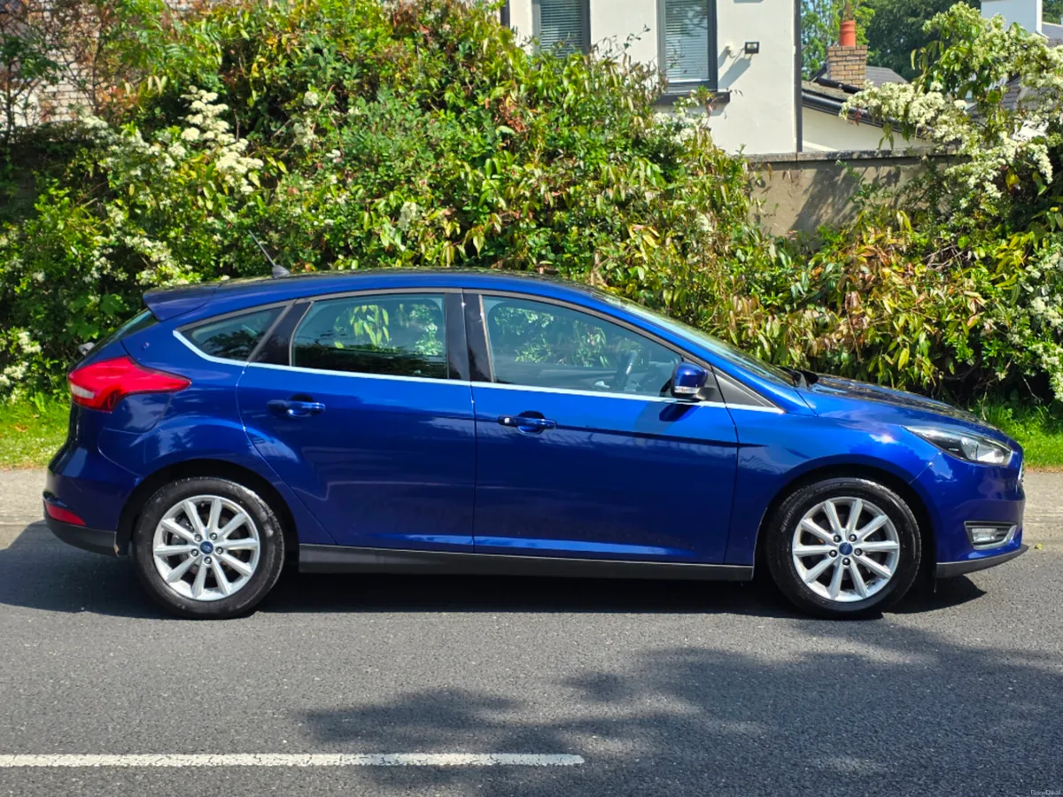 Ford Focus Titanium 1.0 125PS 6SPD 4DR - Image 3