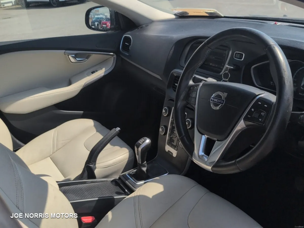 Volvo V40 D2 SE 5DR *Cream Leather *Reversing Came - Image 6
