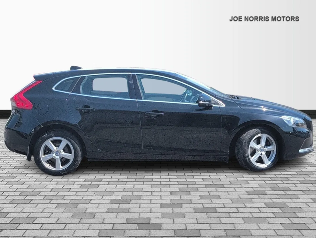 Volvo V40 D2 SE 5DR *Cream Leather *Reversing Came - Image 4