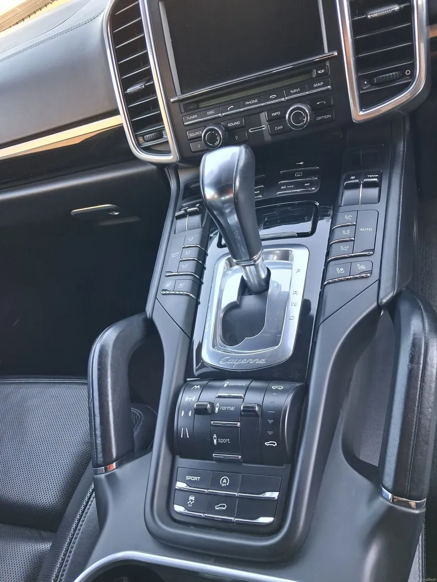 Porsche Cayenne 2010, N1, 5 seat commercial - Image 4