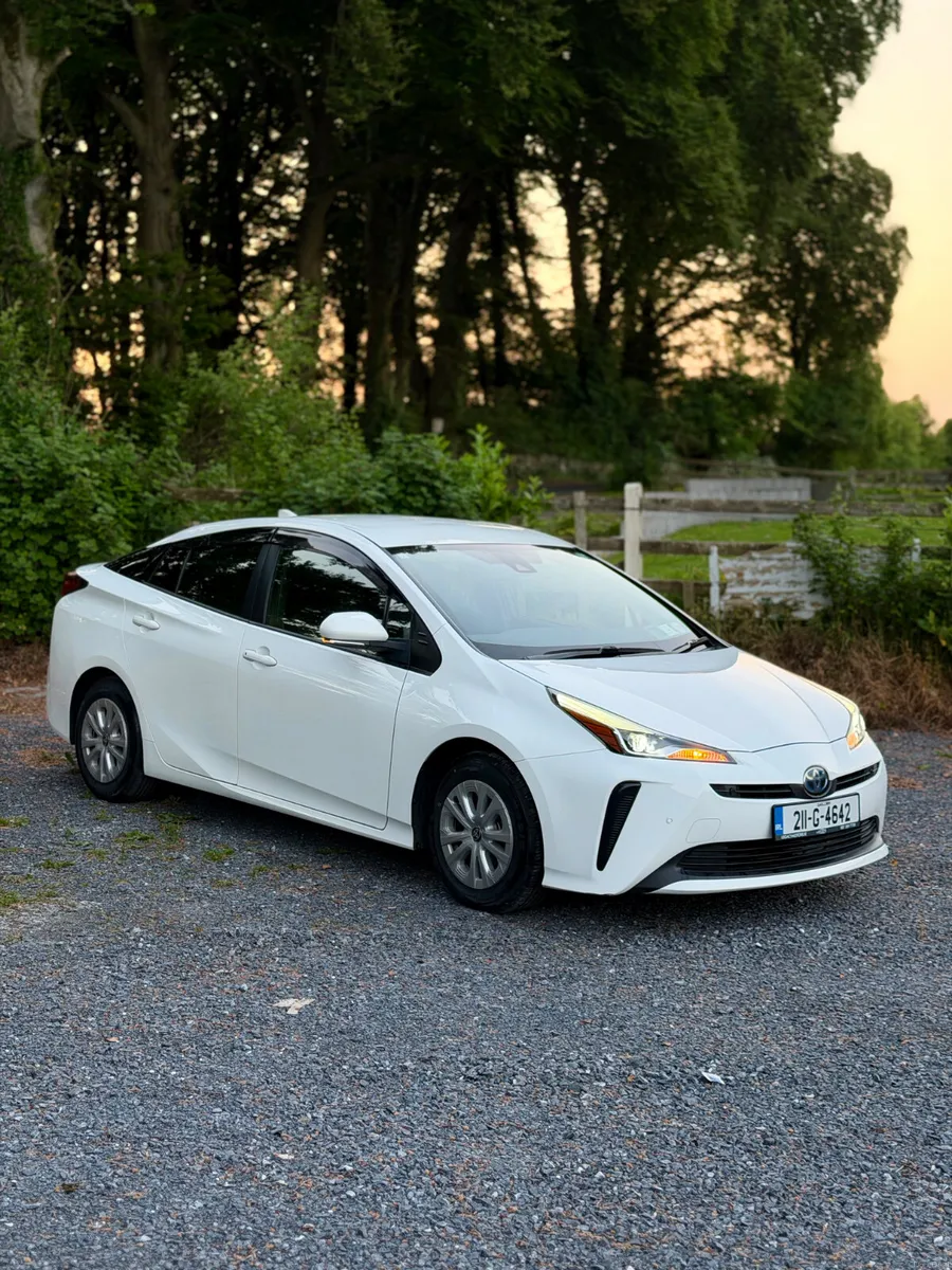 Toyota PRIUS 2021 | 1.8 HYBRID - Image 1