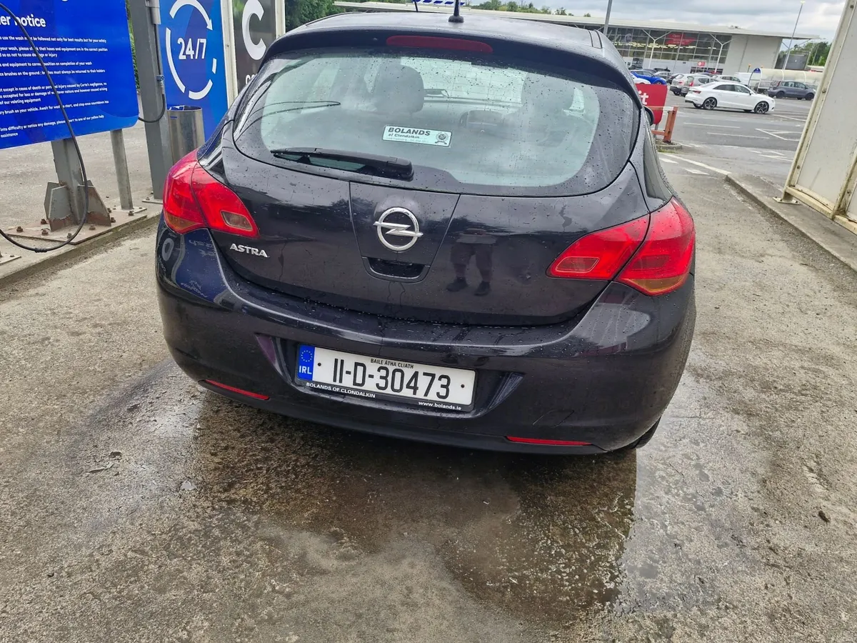 OPEL ASTRA 2011-- NCT---- LOW-- LOW MILEAGE - Image 4