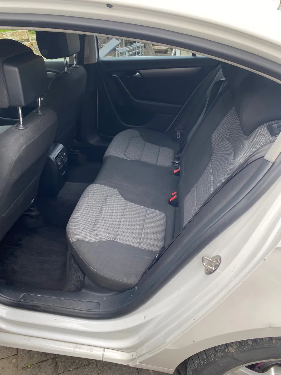Volkswagen Passat 2012 - Image 4