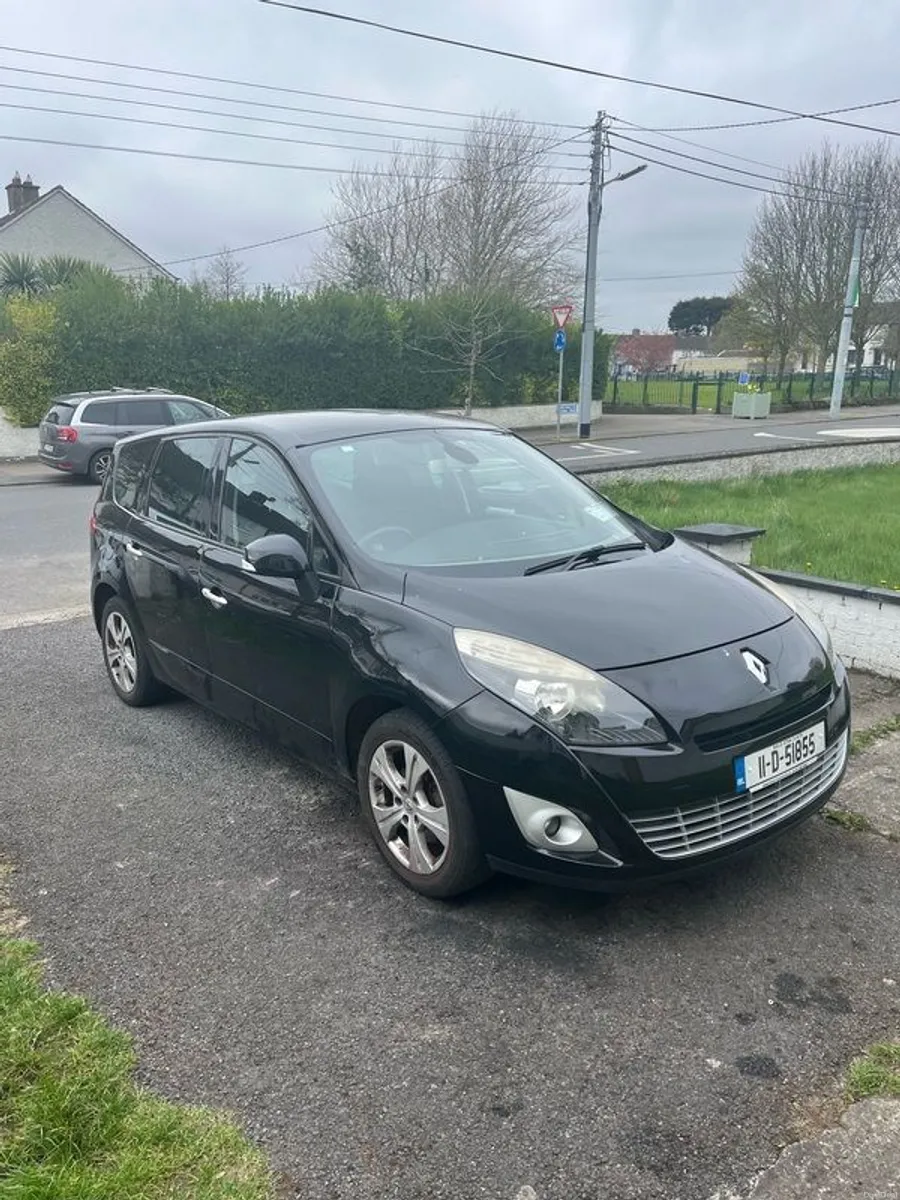 2011 Renault Grand Scenic - Image 1