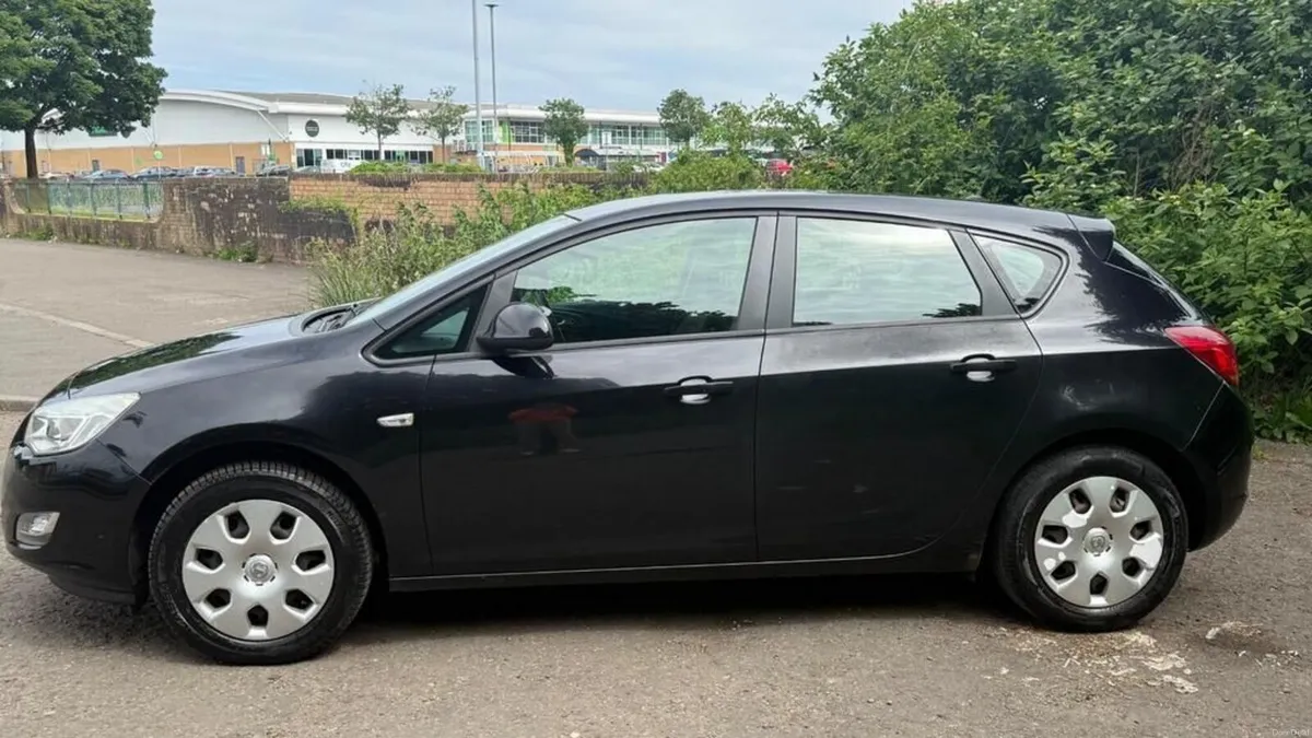 OPEL ASTRA 2011-- NCT---- LOW-- LOW MILEAGE - Image 1