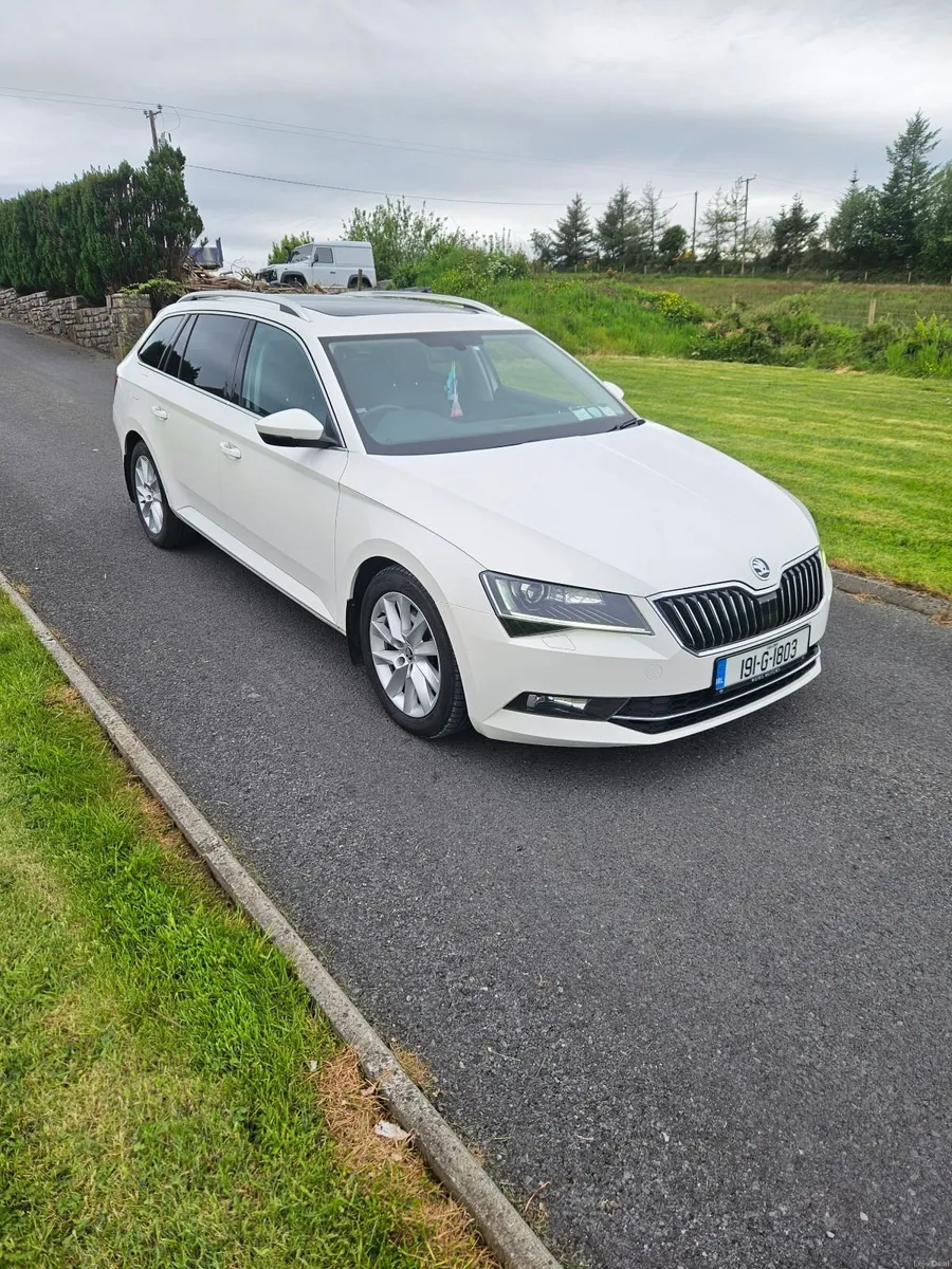 Skoda Superb AMB 2.0TDI DSG panoramic sunroof - Image 1
