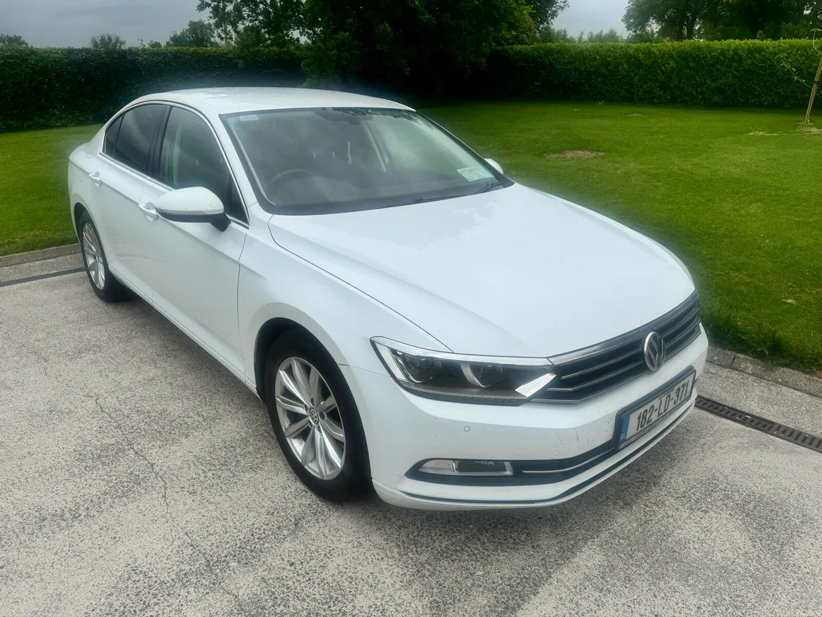 182 Passat 1.6 / TIMING BELT/ HEATED SEATS/ PARK S - Image 4