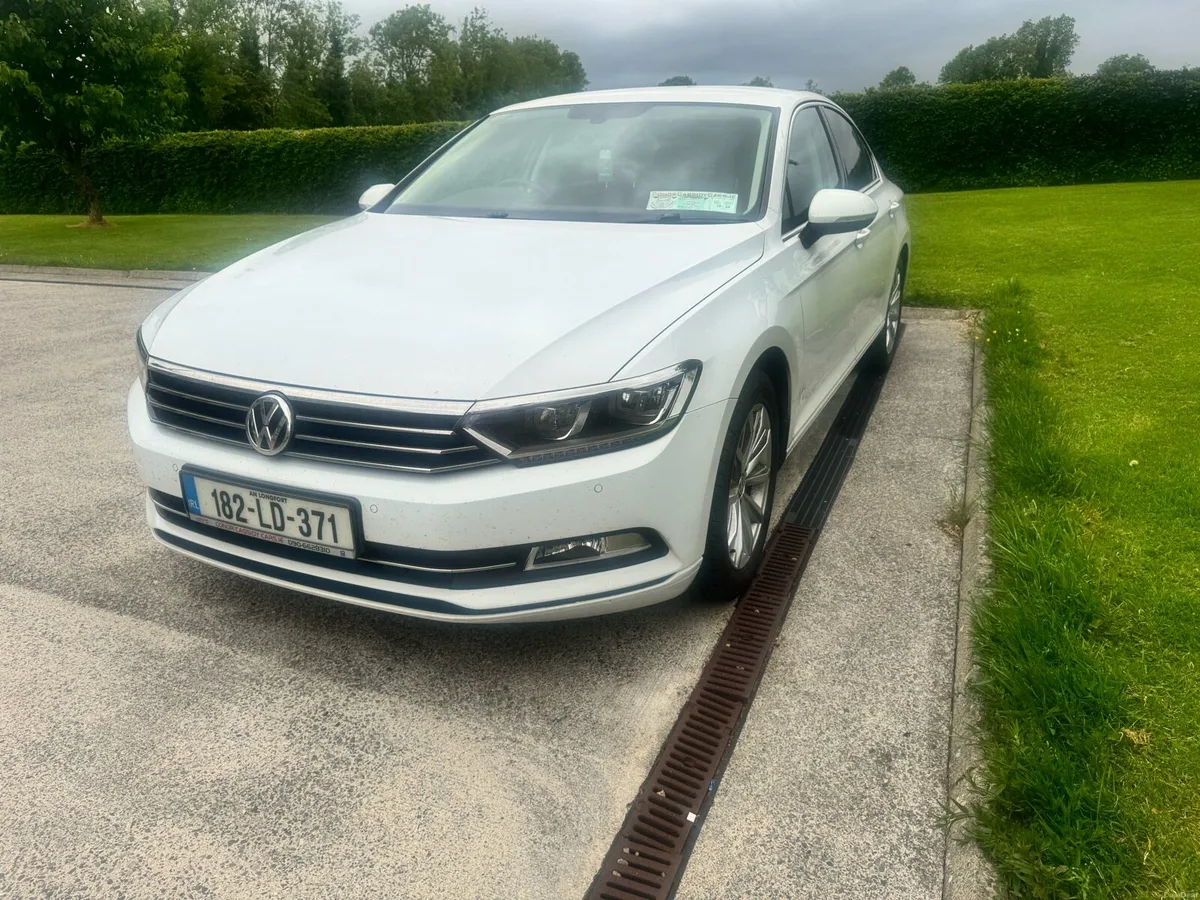 182 Passat 1.6 / TIMING BELT/ HEATED SEATS/ PARK S - Image 3