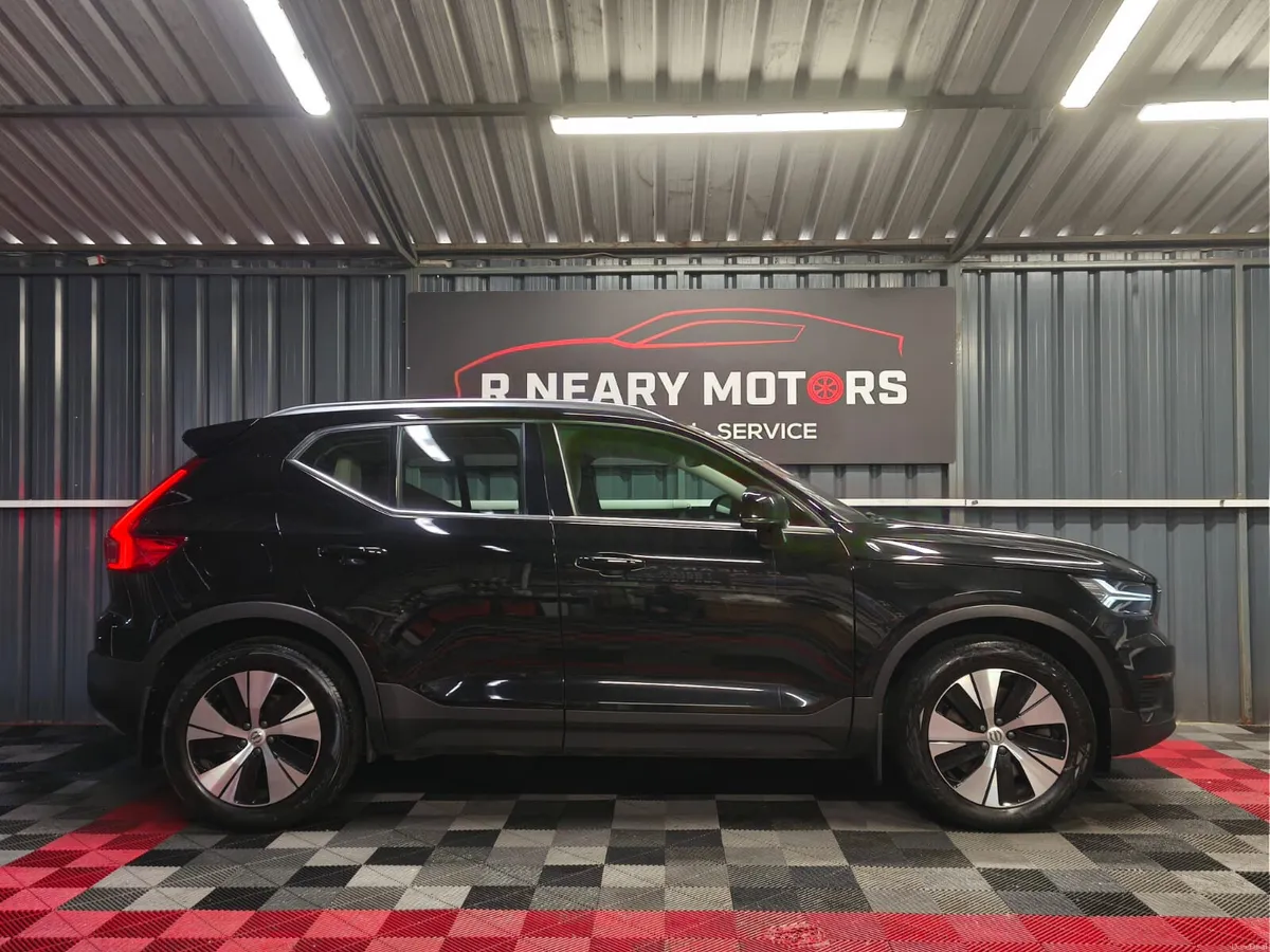 2021 Volvo XC40 Insciption Exp FWD Automatic - Image 3