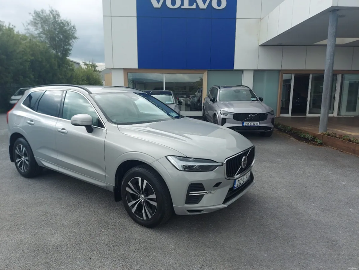 Volvo XC60 B4 MOMENTUM 5DR AUTO - Image 1