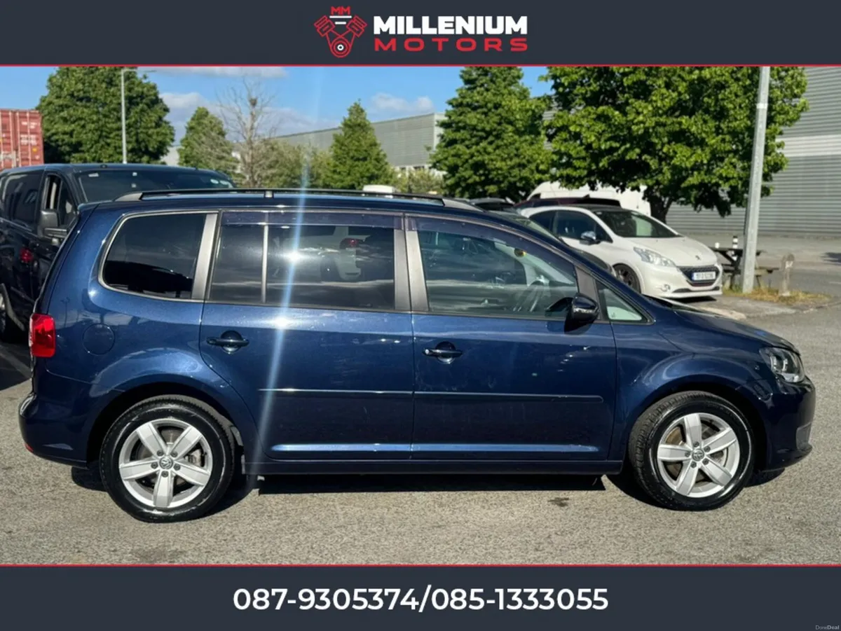 Volkswagen Touran 30KMS//LIKE NEW//AUTO//7 SEATER/ - Image 2