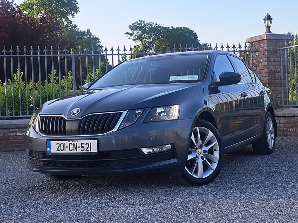 Skoda Octavia Ambition Model  1.6 Diesel Hatchback - Image 2