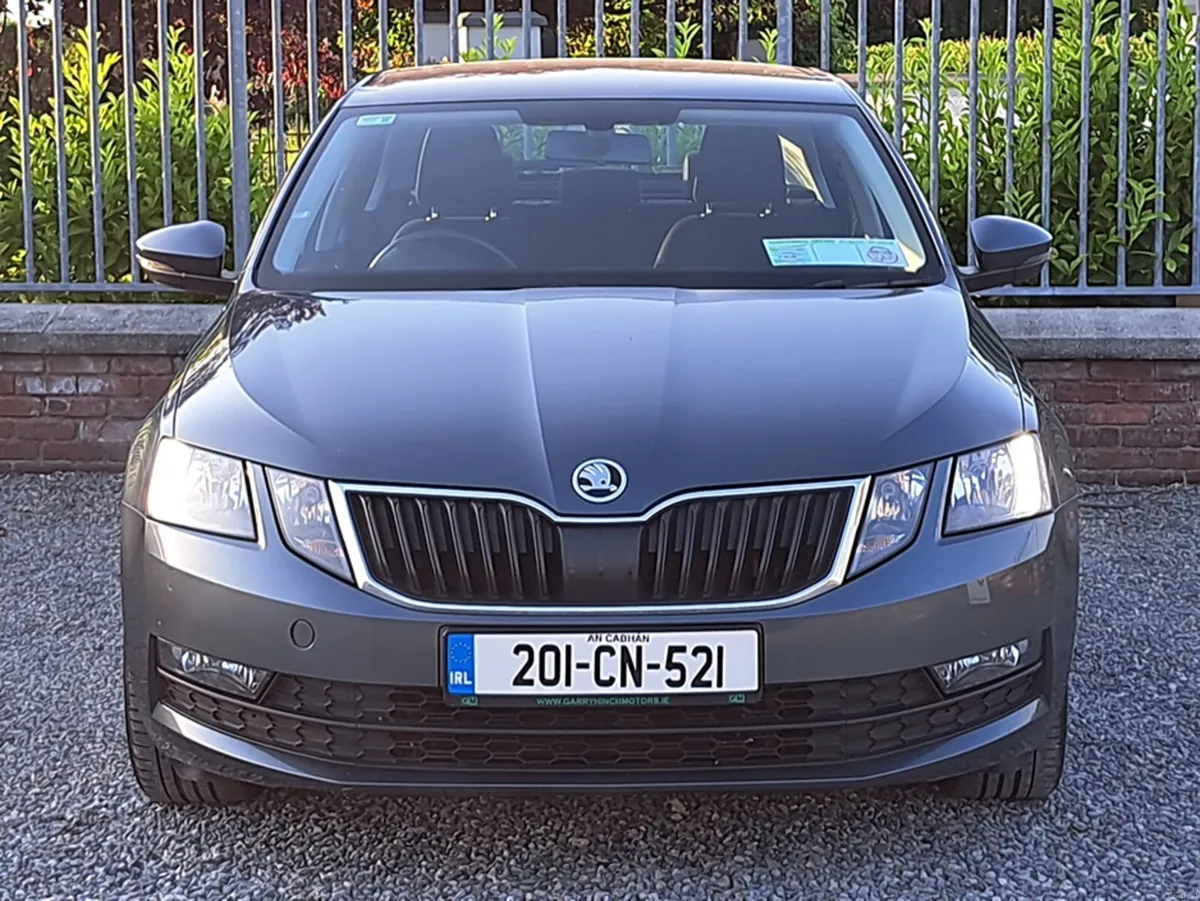 Skoda Octavia Ambition Model  1.6 Diesel Hatchback - Image 5
