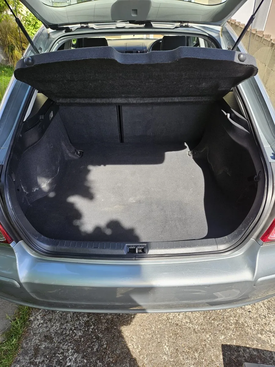 Toyota avensis 1.6 petrol .LOW MILEAGE - Image 4