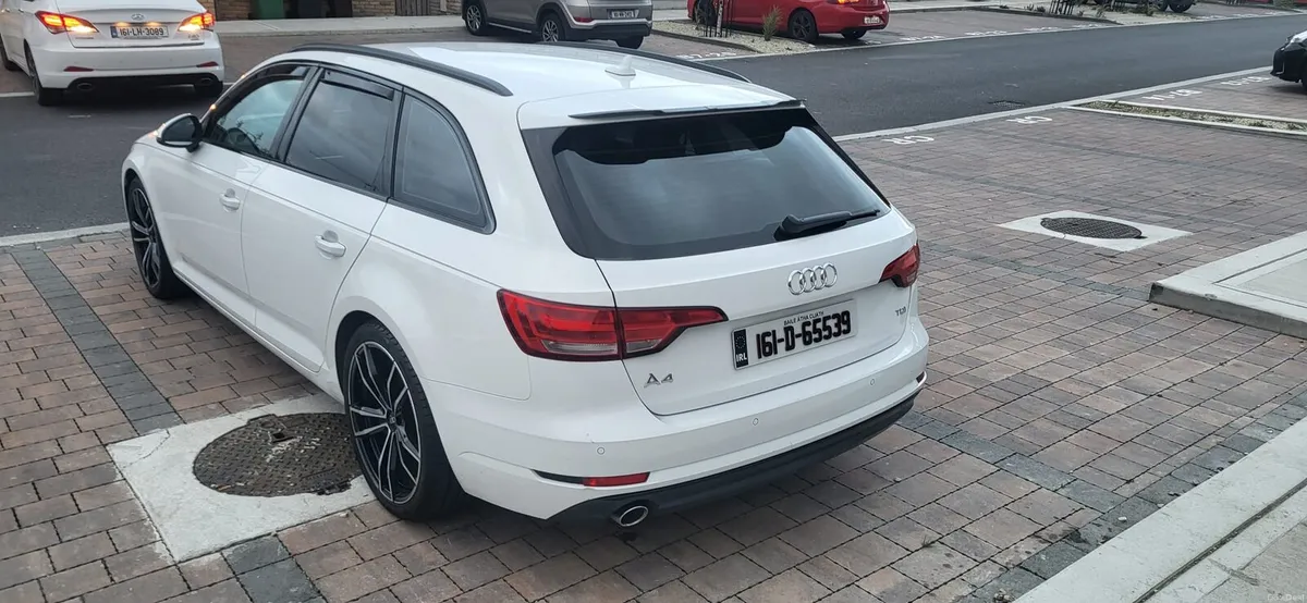 Audi A4 2.0 TDI Ultra Sport Black Edition 150BPH - Image 4