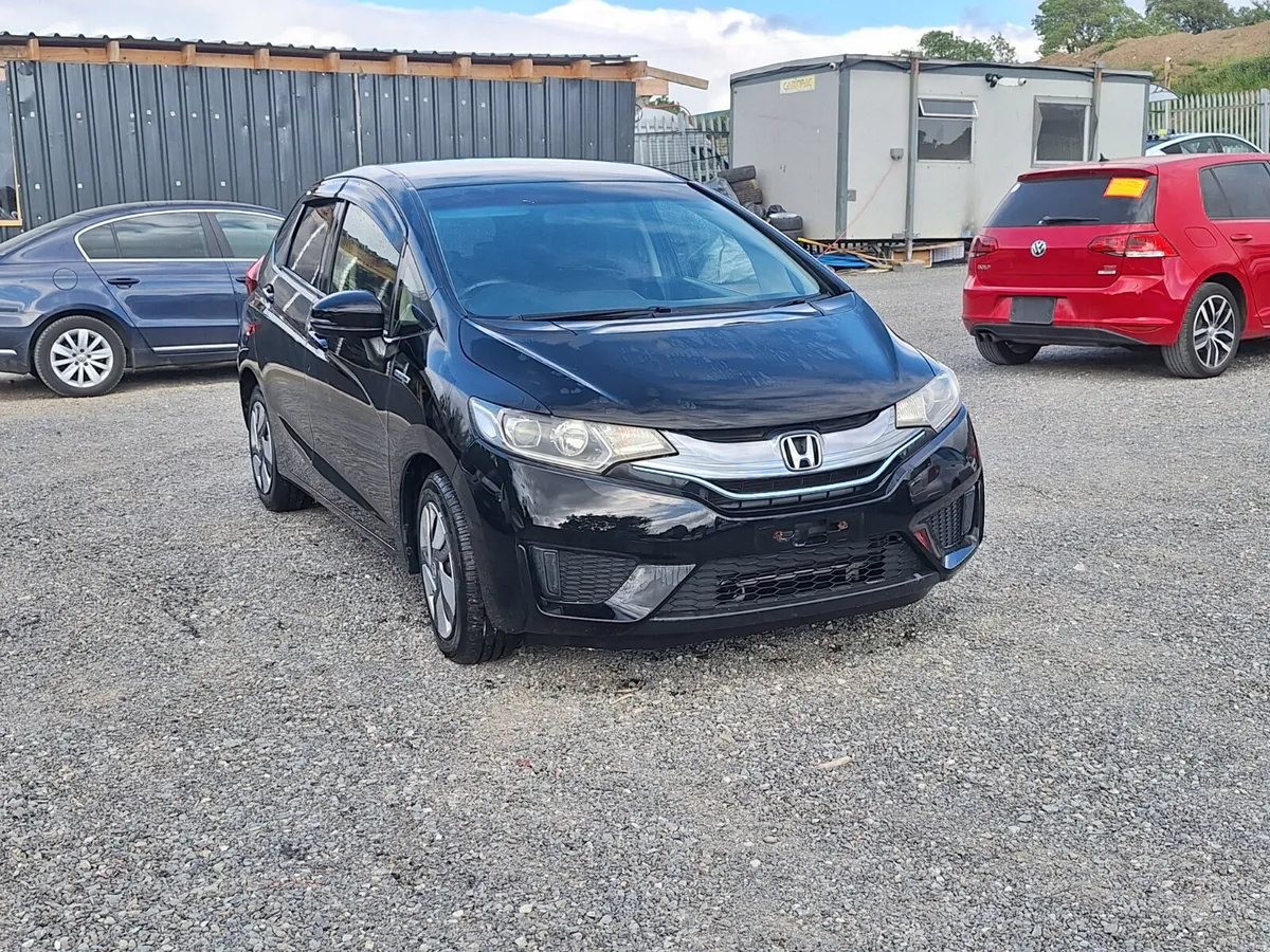 2014 Honda fit Hybrid - Image 2