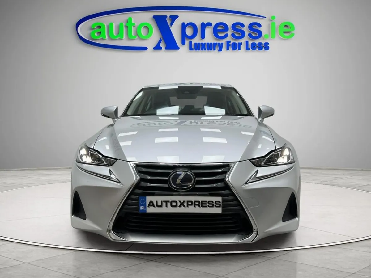 Lexus IS 2.5 Hybrid VERSION L, Reversing camera - Image 3