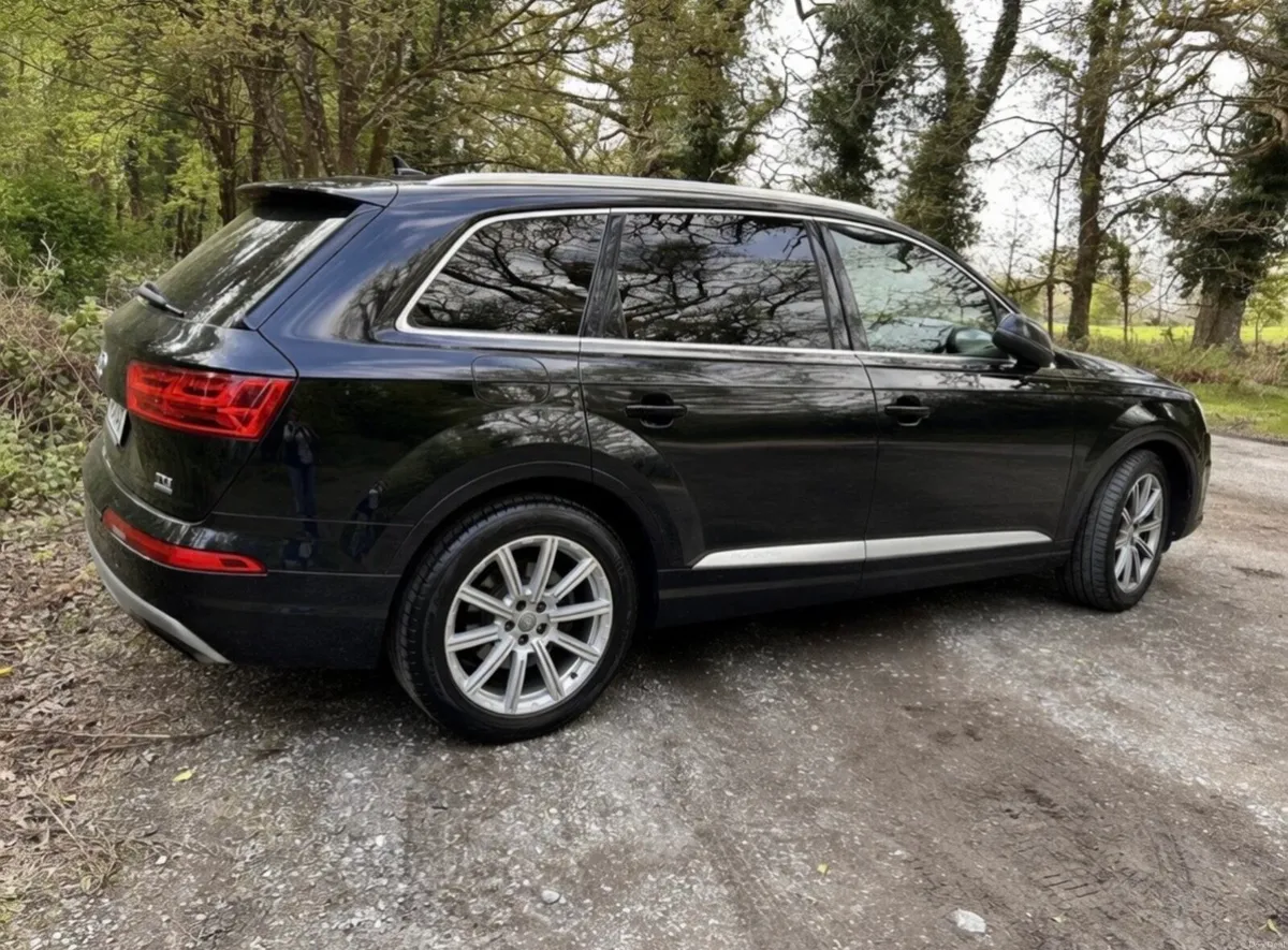 Audi Q7 - Image 2
