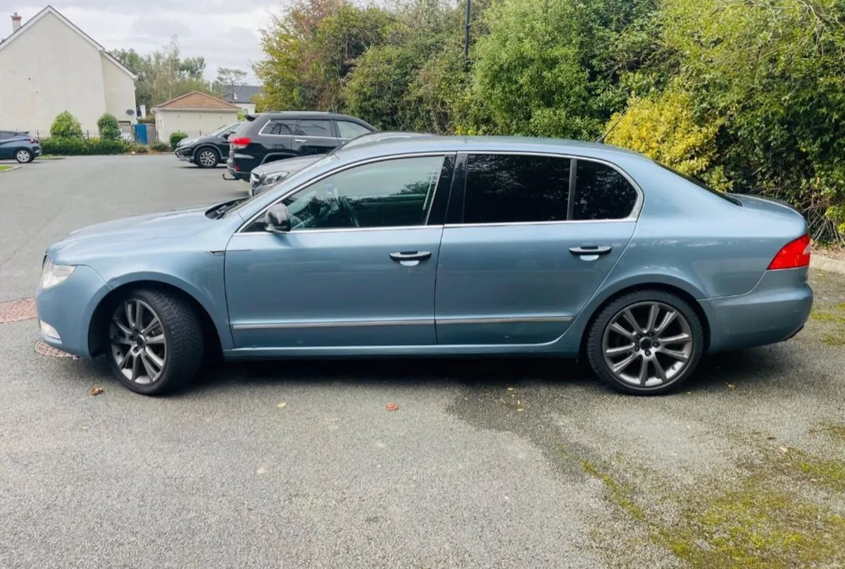 Skoda Superb 2009 - Image 1