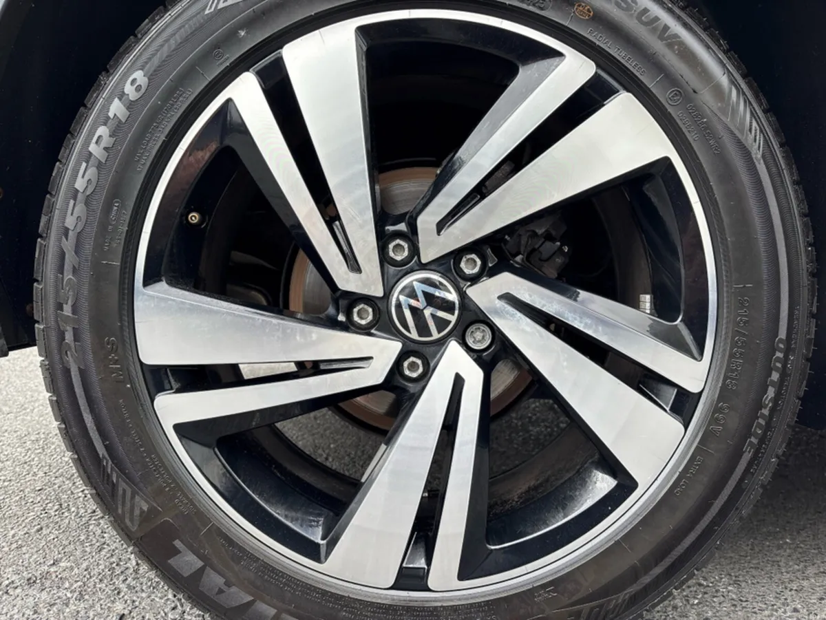 Volkswagen T-Roc R-LINE 1.0 TSI MANUAL 6SPEED FWD - Image 5