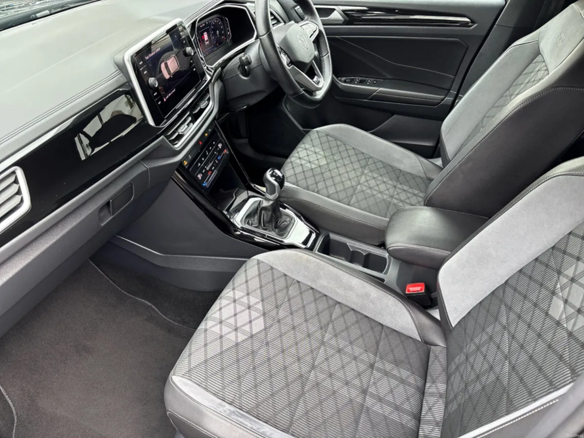Volkswagen T-Roc R-LINE 1.0 TSI MANUAL 6SPEED FWD - Image 3