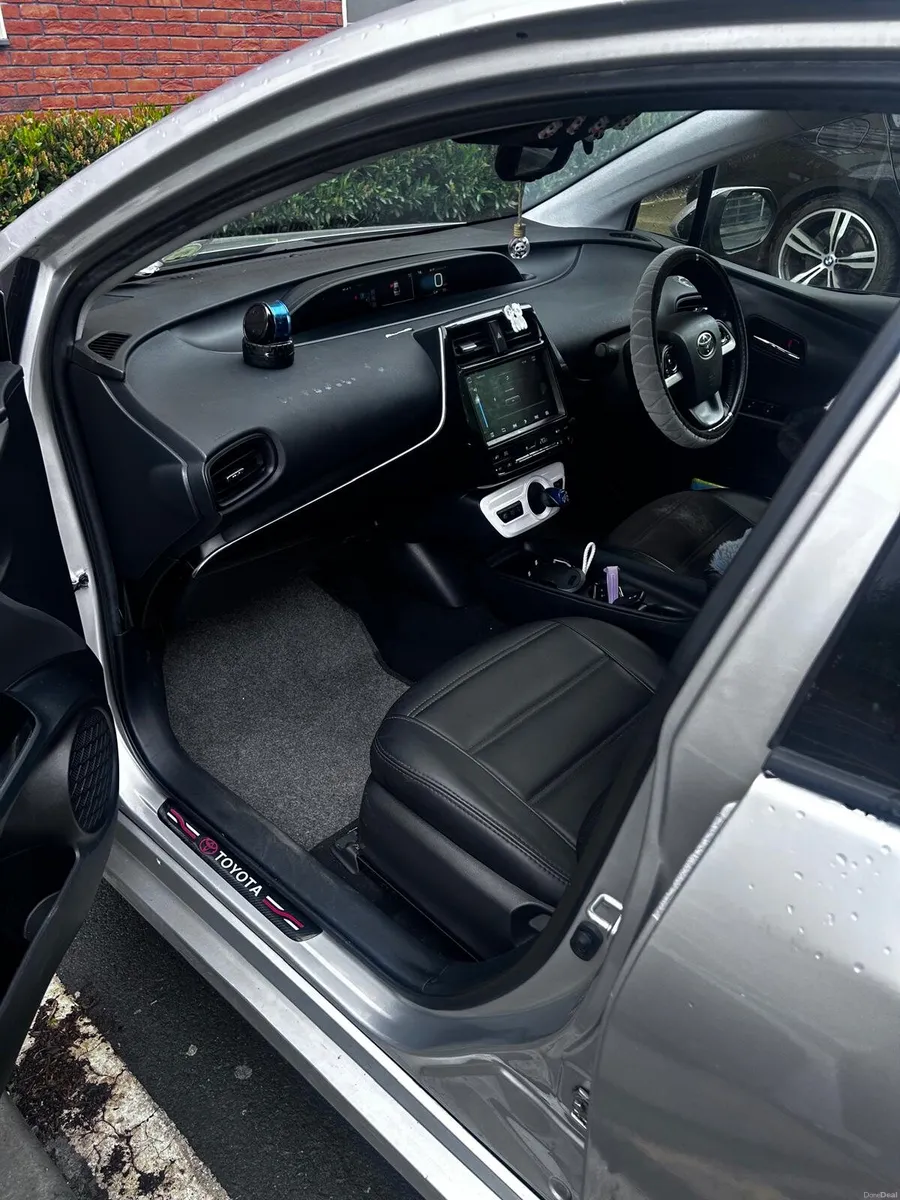 Toyota pirus 2018 (182) can go for taxi 2 yrs - Image 3
