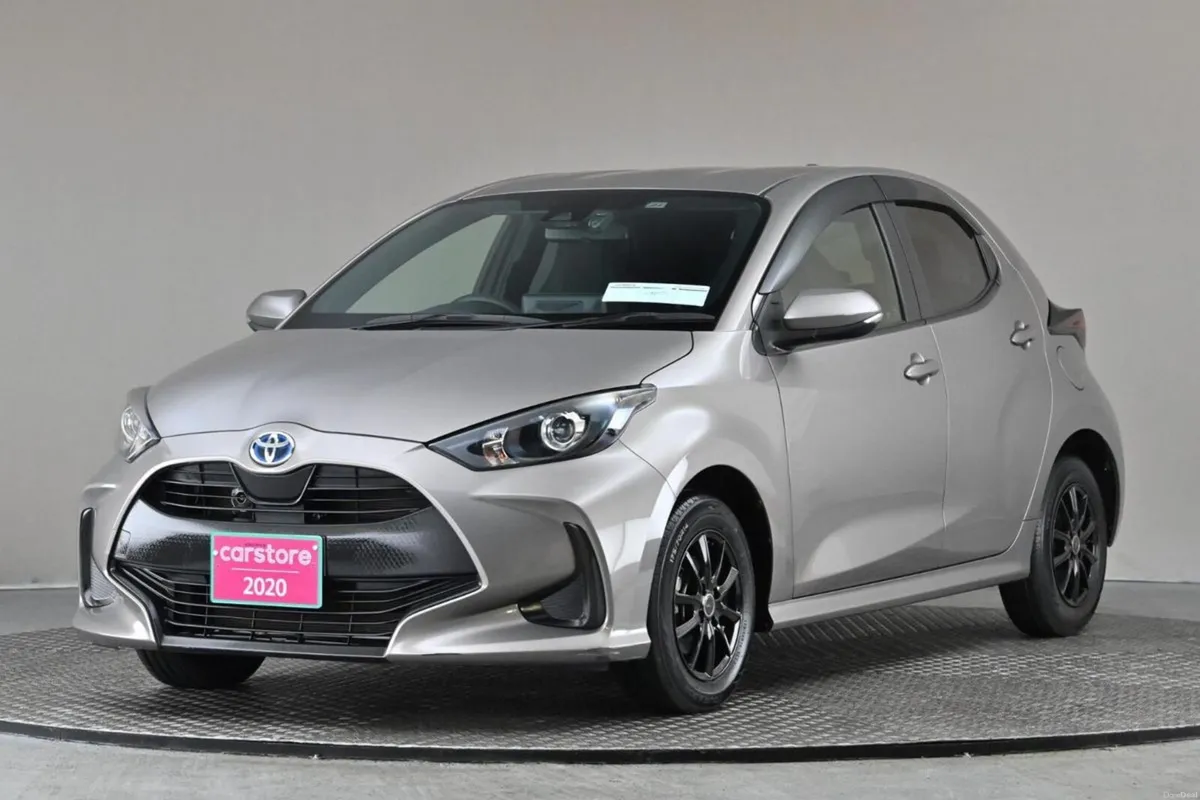 Toyota Yaris 1.5 PETROL HYBRID**14" ALLOY WHEELS** - Image 3