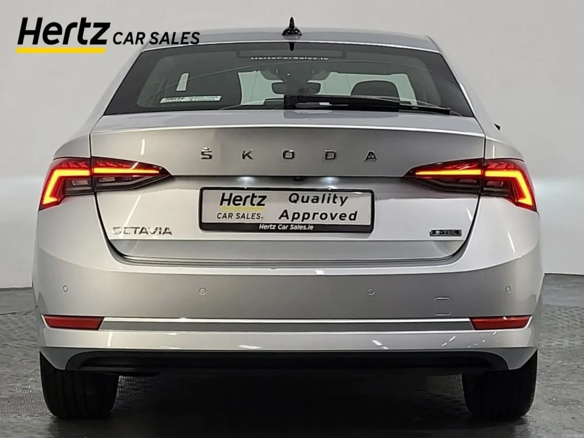 Skoda Octavia AMB Hybrid Automatic - Image 4