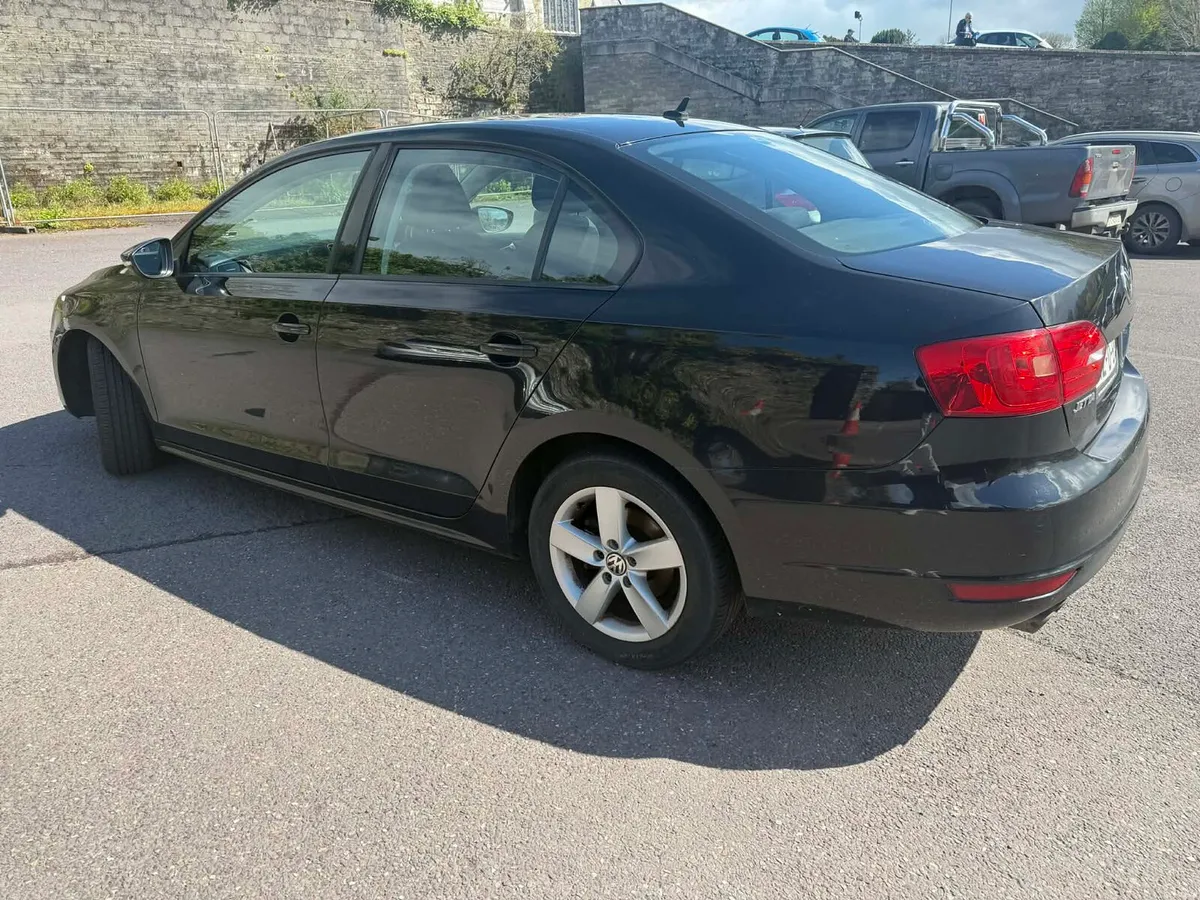 Volkswagen Jetta - Image 2