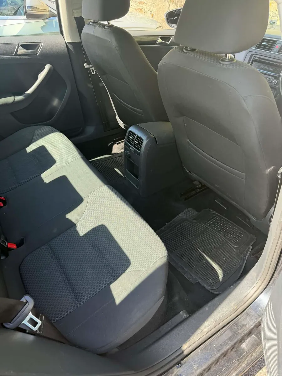 Volkswagen Jetta - Image 4