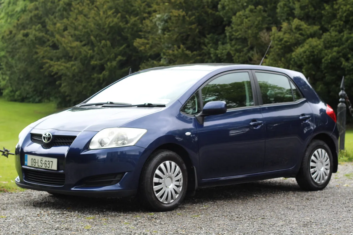 Toyota Auris 2009 - Image 1