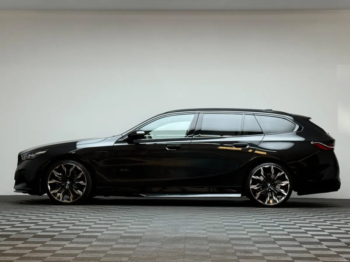 BMW 5-Series 530E M SPORT TOURING - Image 4