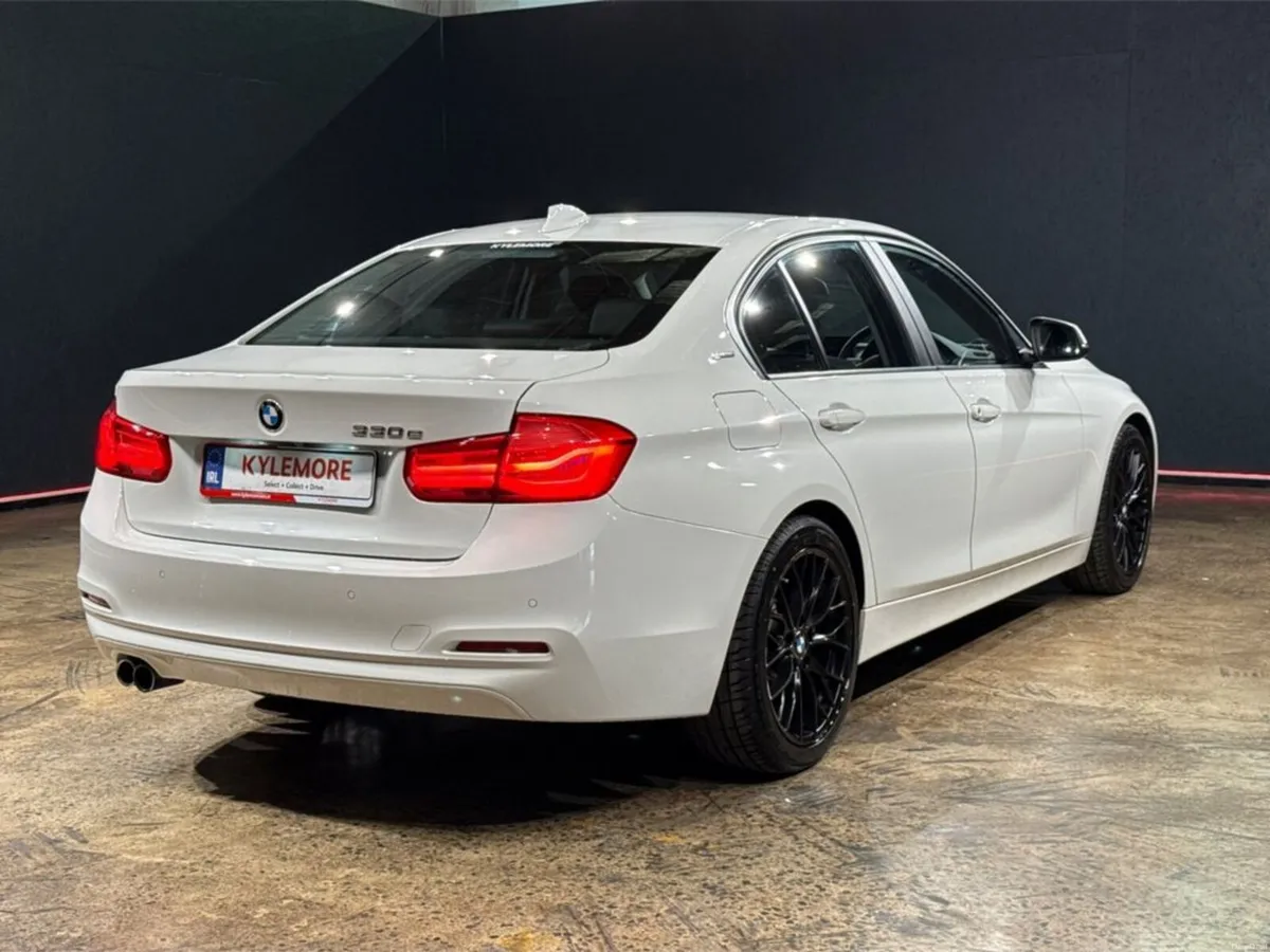 BMW 3-Series HYBRID 330E 2.0 AUTOMATIC - ELECTRIC - Image 3