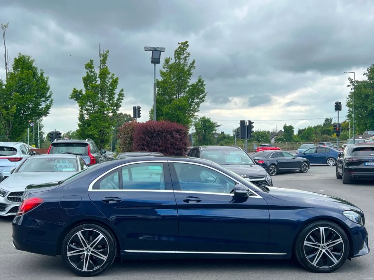 Mercedes-Benz C-Class C220D SPORT AUTO *LOW KMS* - Image 4