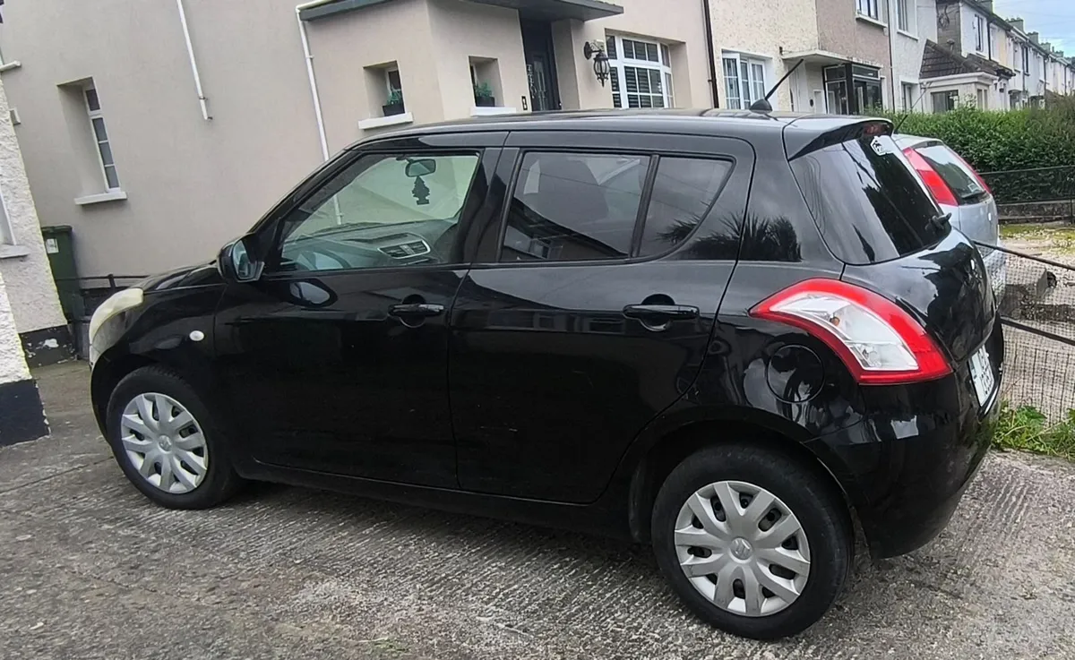 Suzuki Swift 2010 - Image 1
