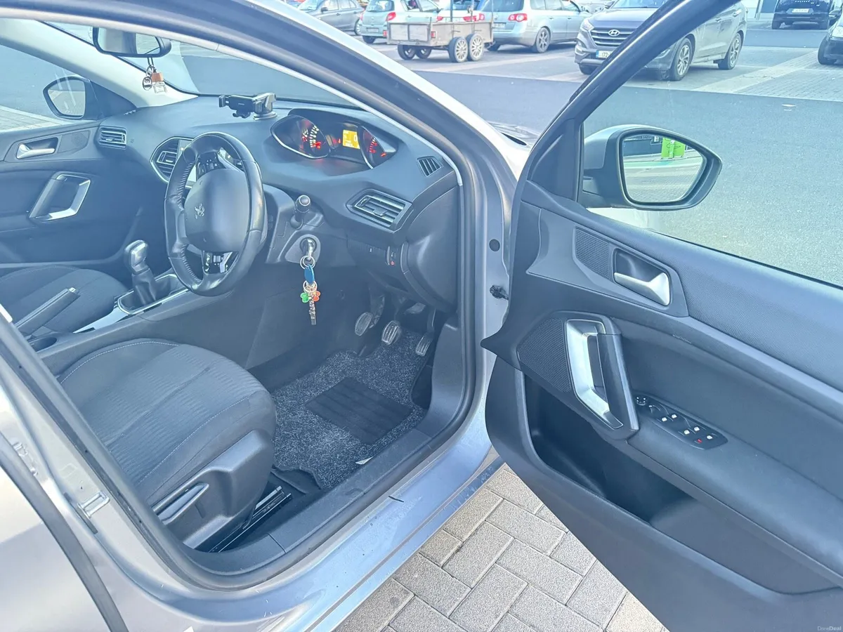 Peugeot 308 - Image 4