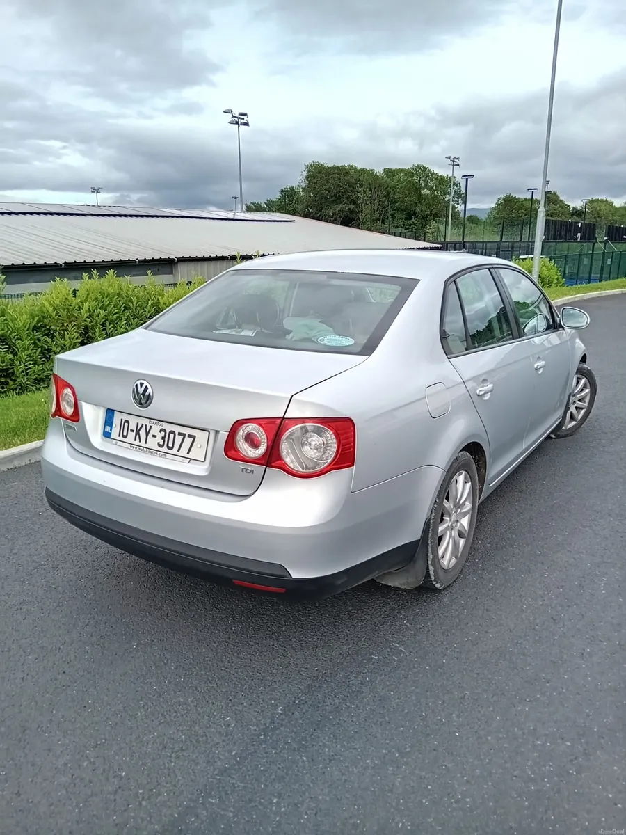 Volkswagen Jetta 2010 - Image 4