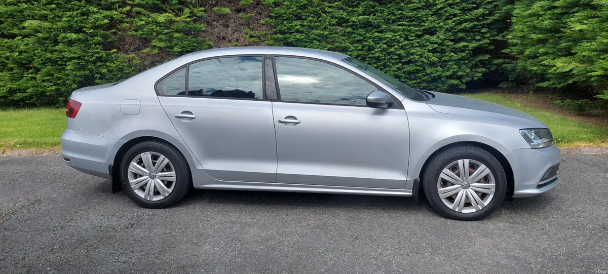 Volkswagen Jetta 2017 2.0L Low Mileage - Image 3