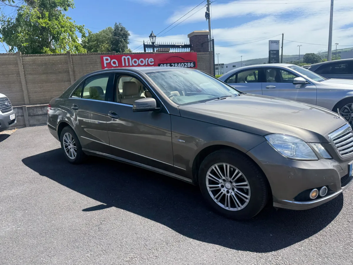 Mercedes-Benz E-Class  *1 OWNER - Image 2