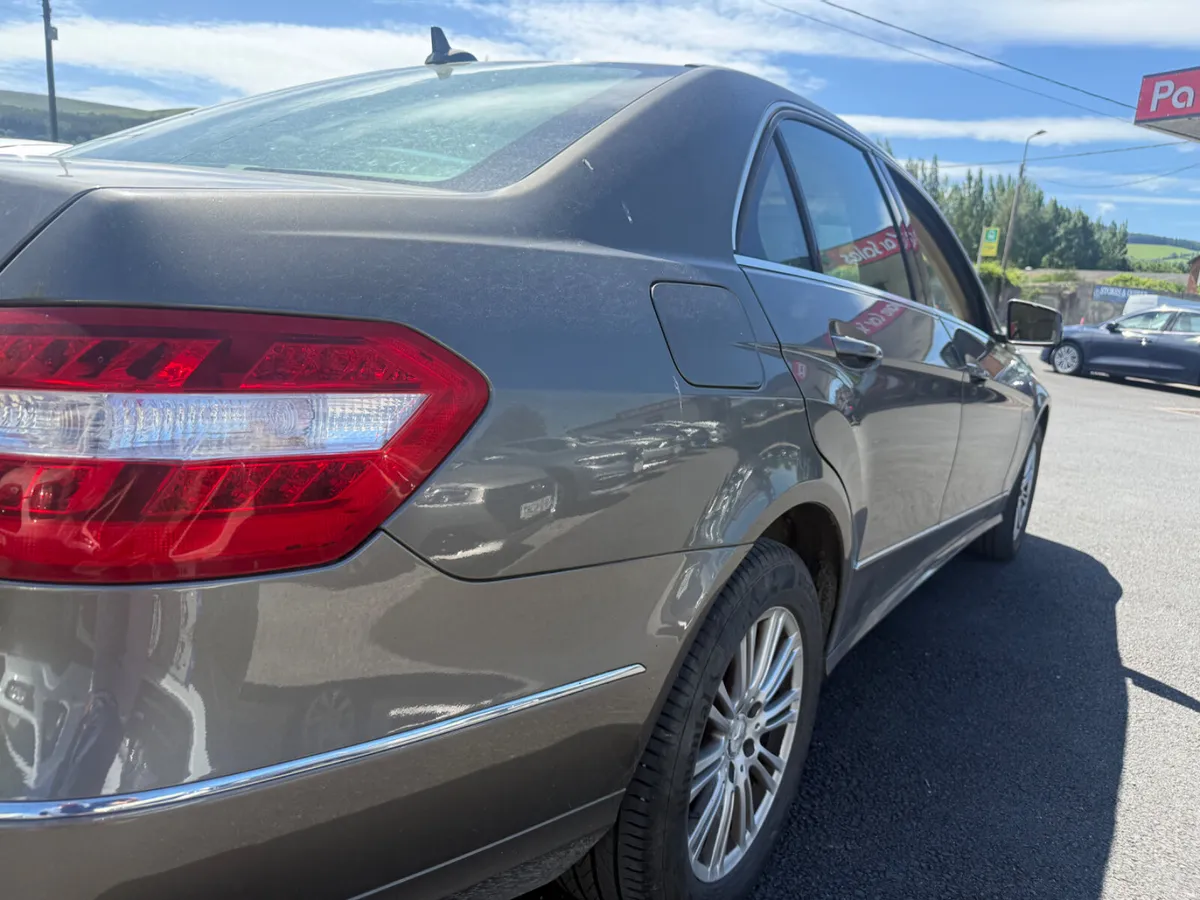 Mercedes-Benz E-Class  *1 OWNER - Image 4