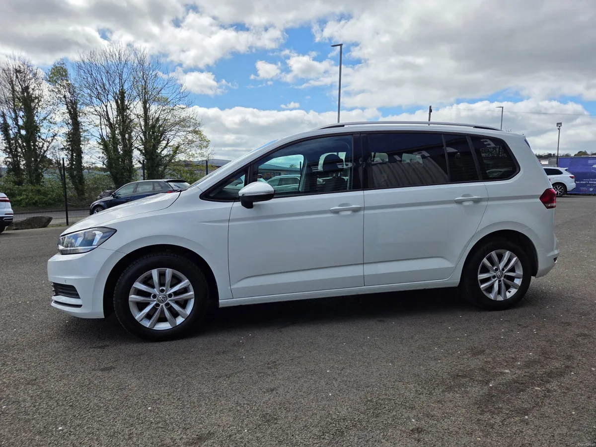 2019 Volkswagen Touran SE Family 7 seats - Image 5