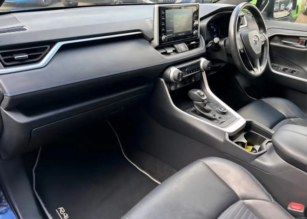 192 Toyota RAV4 Hybrid Sport, Hybrid - Top Spec - Image 3